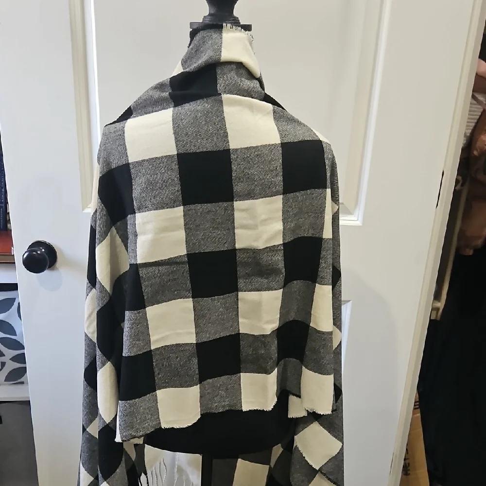 Summer & Rose Black and White Plaid Scarf / Shawl - Picture 4 of 6